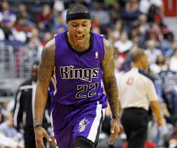 她以自己坚 她以自己坚